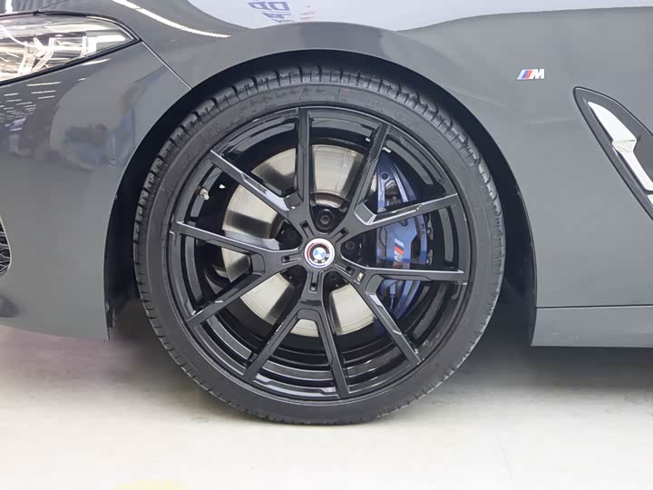 Фото 4 - BMW 8 Series