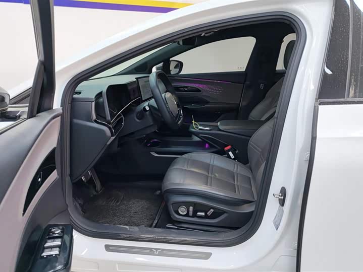 Фото 9 - Hongqi EH7