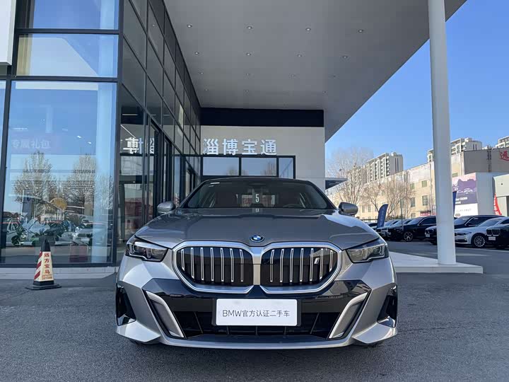 Фото 2 - BMW i5