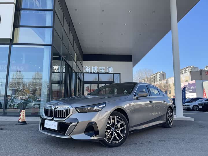 Фото 3 - BMW i5