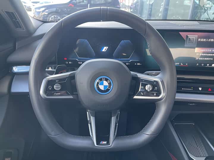 Фото 9 - BMW i5