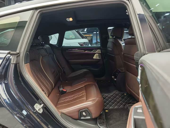 Фото 8 - BMW 6 Series GT