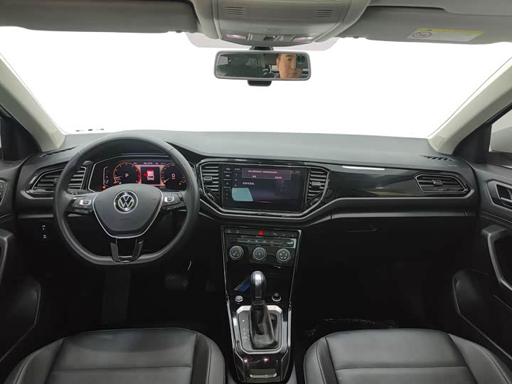 Фото 5 - Volkswagen T-Roc