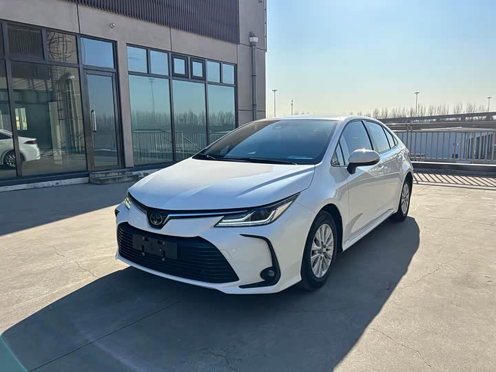 Фото 1 - Toyota Corolla