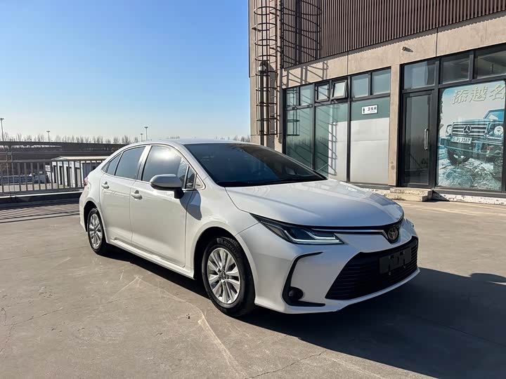 Фото 2 - Toyota Corolla