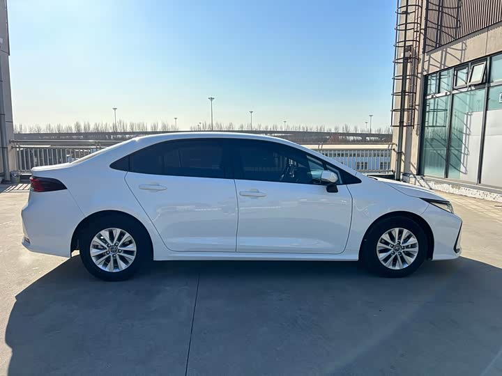 Фото 7 - Toyota Corolla