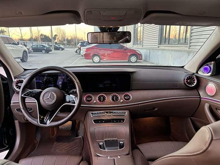 Фото 3 - Mercedes-Benz E-Class