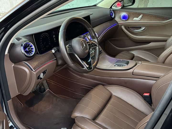 Фото 5 - Mercedes-Benz E-Class