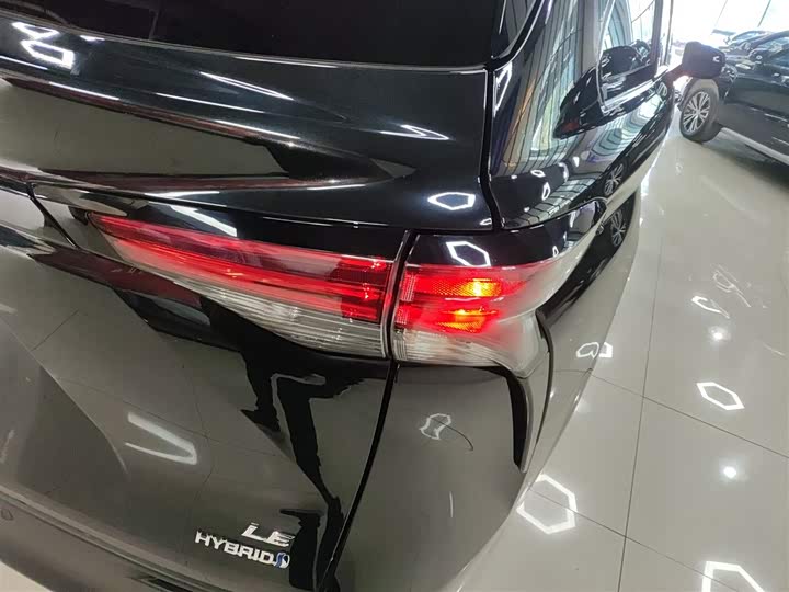 Фото 8 - Toyota Sienna