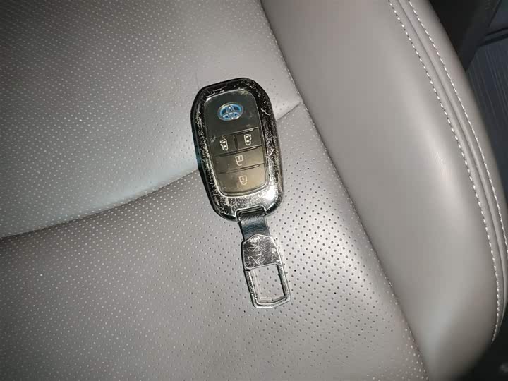 Фото 9 - Toyota Sienna