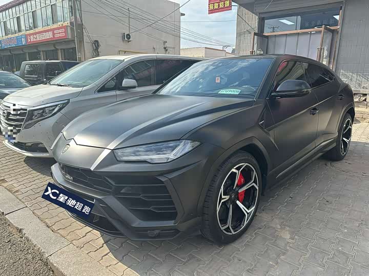 Фото 1 - Lamborghini Urus