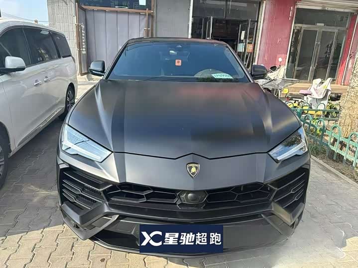 Фото 2 - Lamborghini Urus