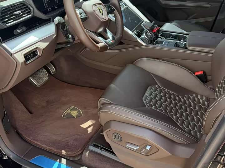 Фото 6 - Lamborghini Urus