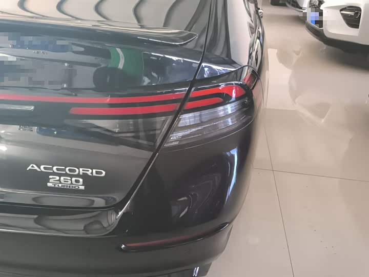 Фото 8 - Honda Accord