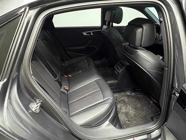 Фото 7 - Audi A4L