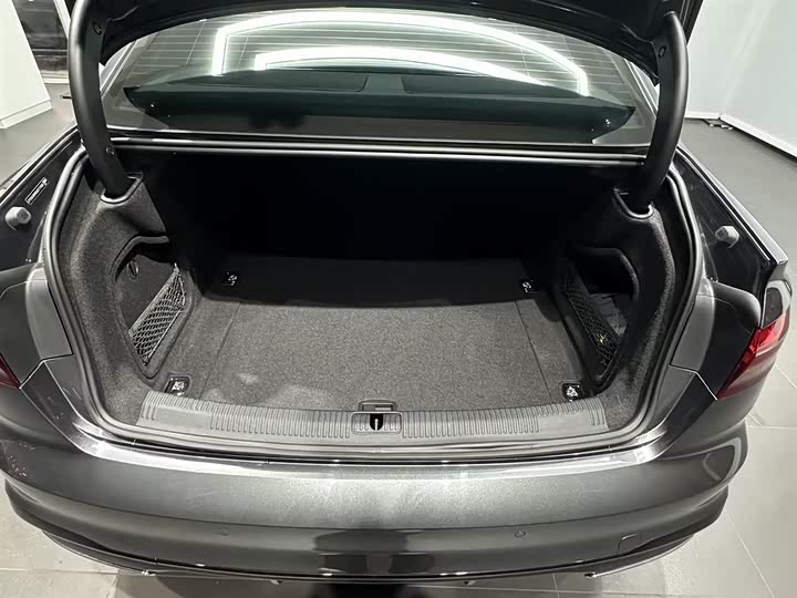 Фото 9 - Audi A4L