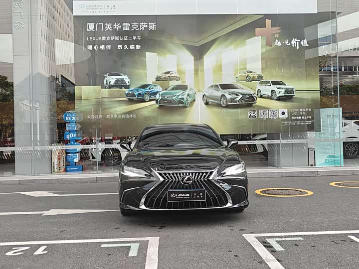 Фото 2 - Lexus ES