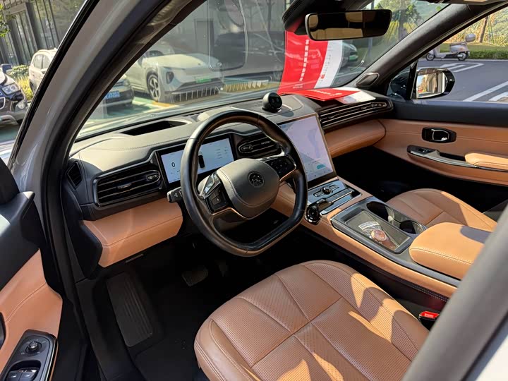 Фото 7 - Nio ES8