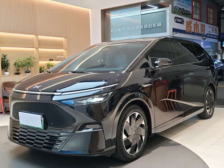 Фото 1 - XPeng X9