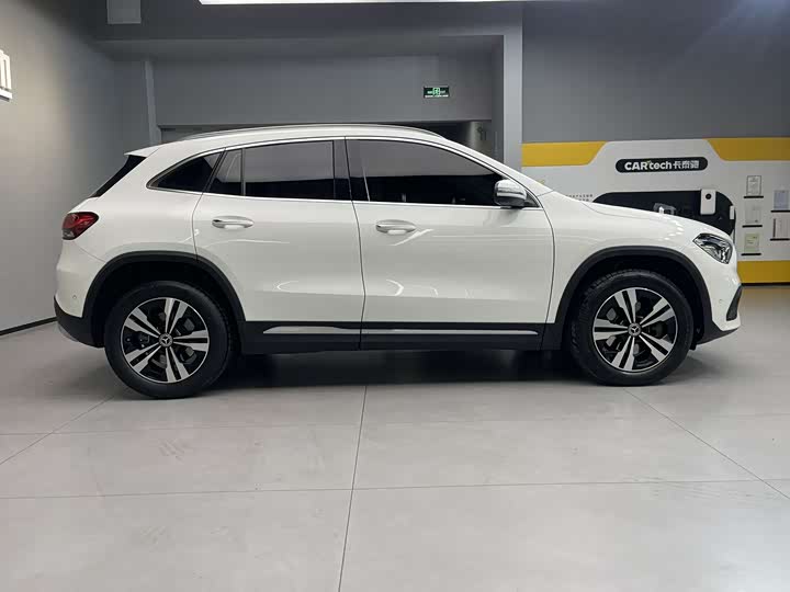 Фото 8 - Mercedes-Benz GLA-Class