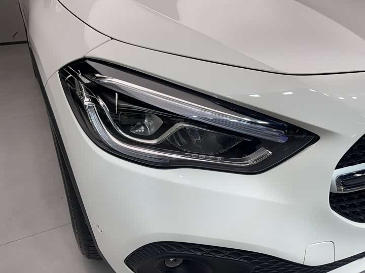 Фото 9 - Mercedes-Benz GLA-Class