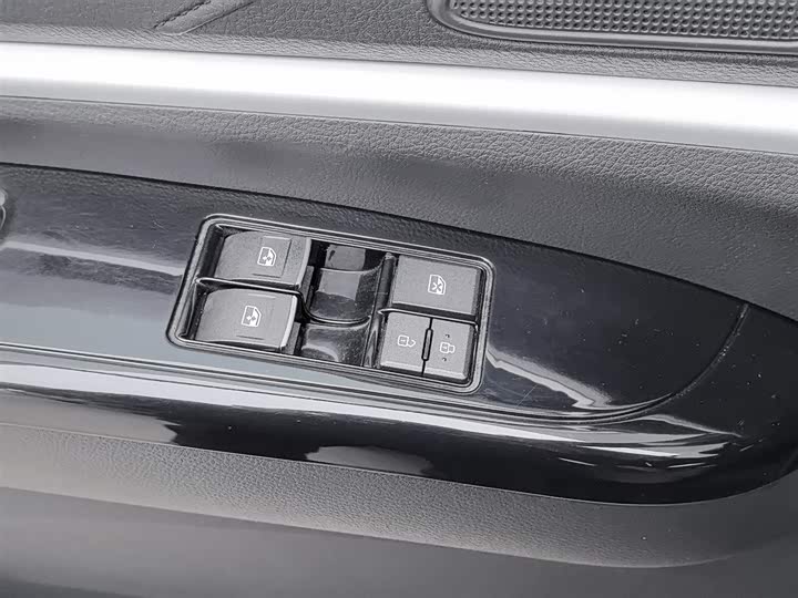 Фото 9 - Dongfeng Forthing Lingzhi M5