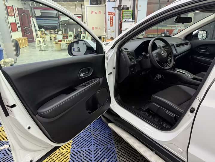 Фото 7 - Honda Vezel