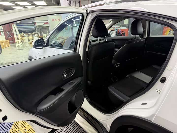 Фото 8 - Honda Vezel