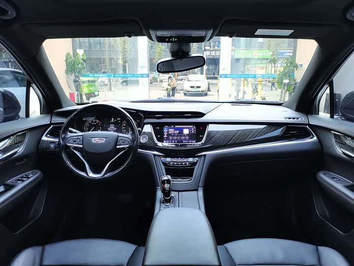 Фото 8 - Cadillac XT6
