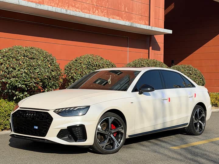 Фото 1 - Audi A4L