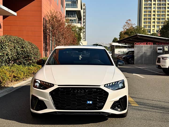 Фото 2 - Audi A4L