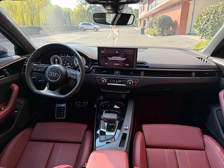 Фото 5 - Audi A4L