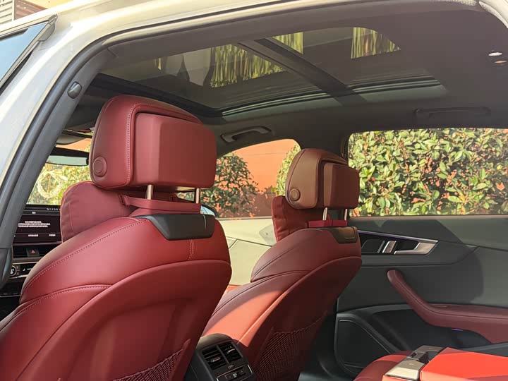 Фото 8 - Audi A4L