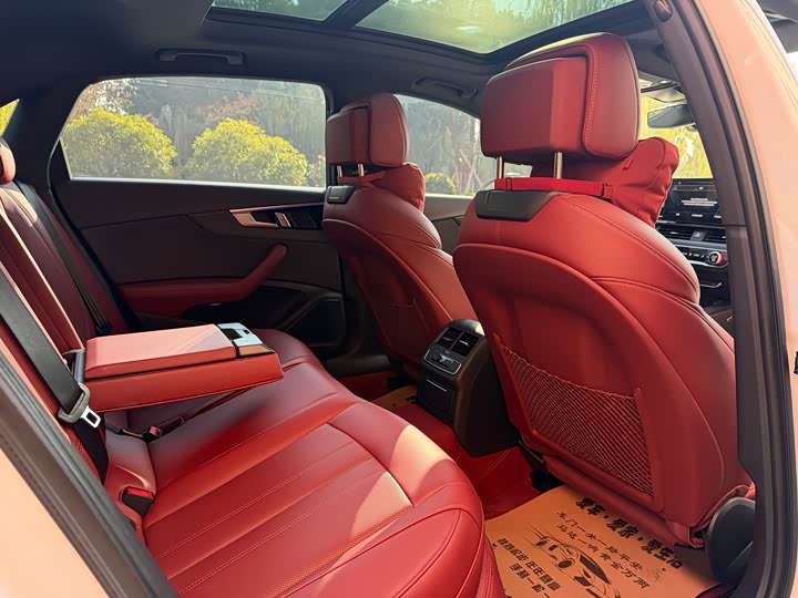 Фото 9 - Audi A4L