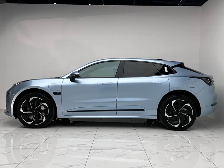 Фото 4 - Zeekr 001