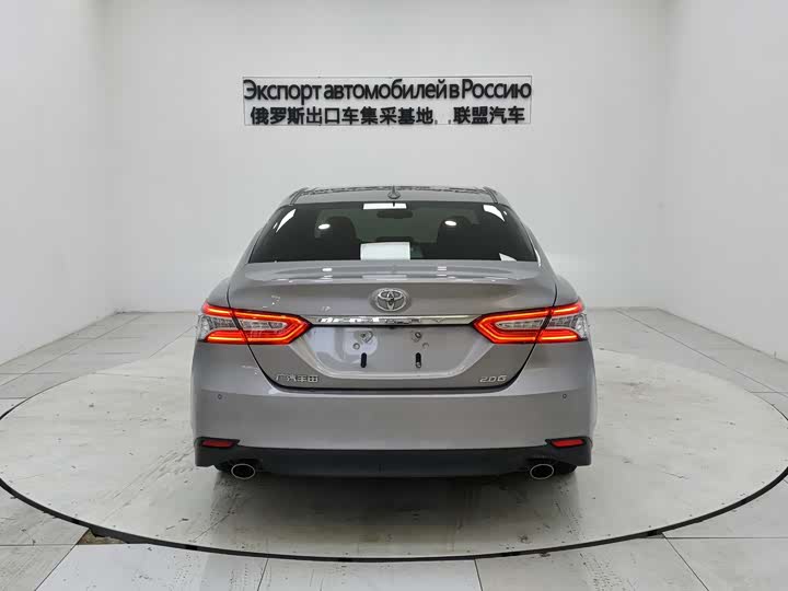 Фото 2 - Toyota Camry