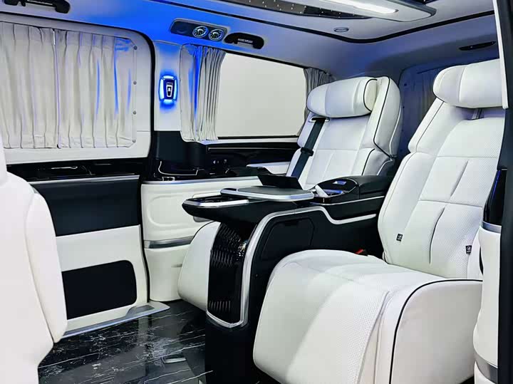 Фото 9 - Mercedes-Benz Vito