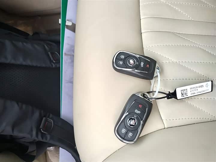 Фото 9 - Buick GL8 ES