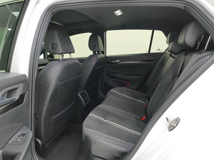 Фото 7 - Volkswagen Golf