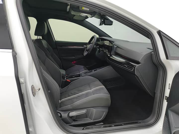 Фото 9 - Volkswagen Golf