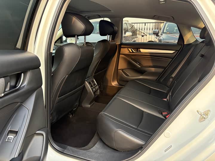 Фото 5 - Honda Accord