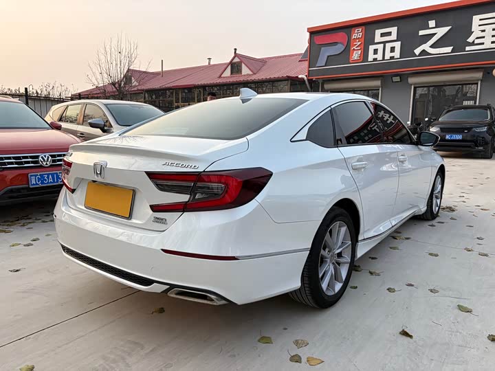 Фото 7 - Honda Accord