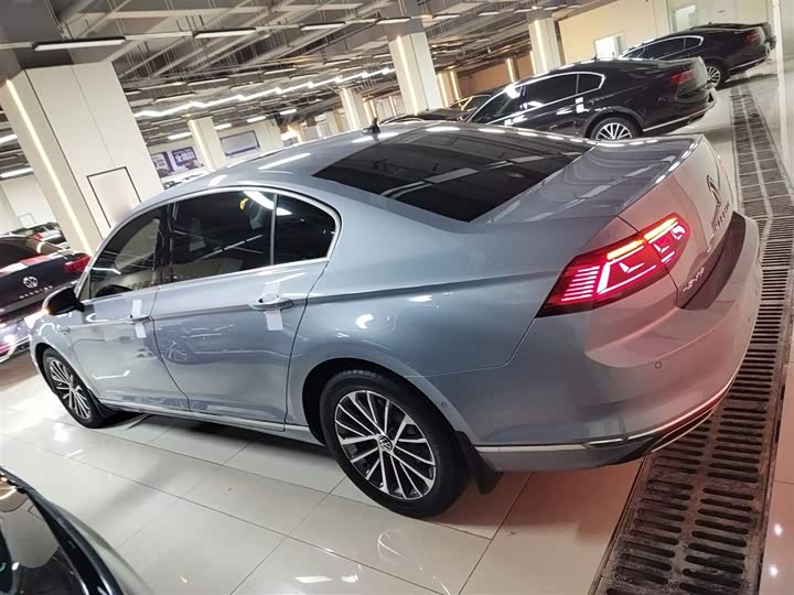 Фото 5 - Volkswagen Magotan