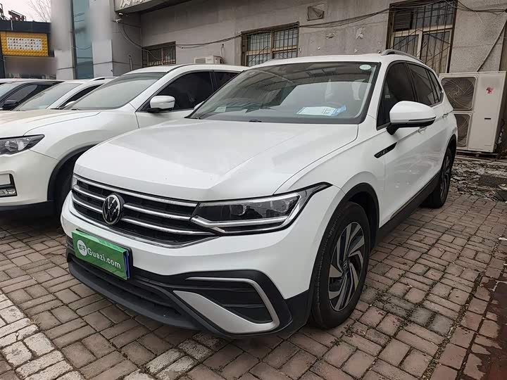 Фото 2 - Volkswagen Tiguan L Pro