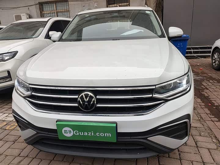 Фото 3 - Volkswagen Tiguan L Pro