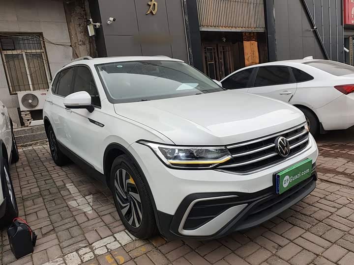 Фото 4 - Volkswagen Tiguan L Pro