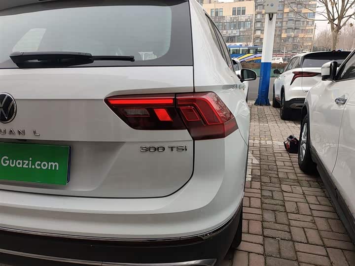 Фото 8 - Volkswagen Tiguan L Pro