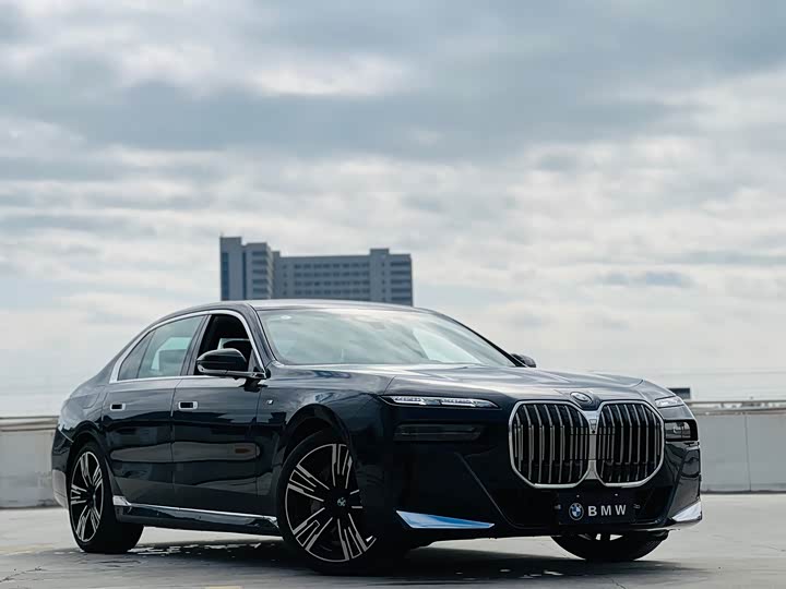 Фото 3 - BMW 7 Series