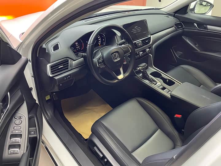 Фото 8 - Honda Accord