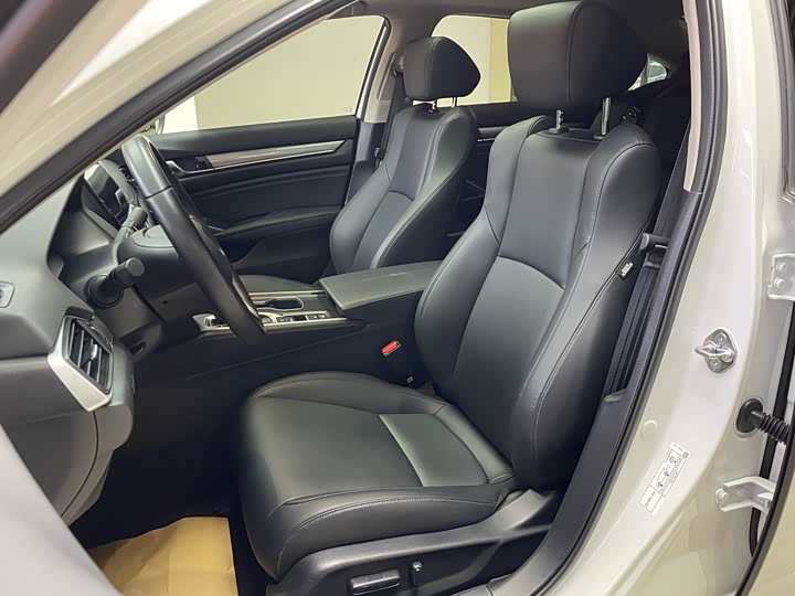 Фото 9 - Honda Accord